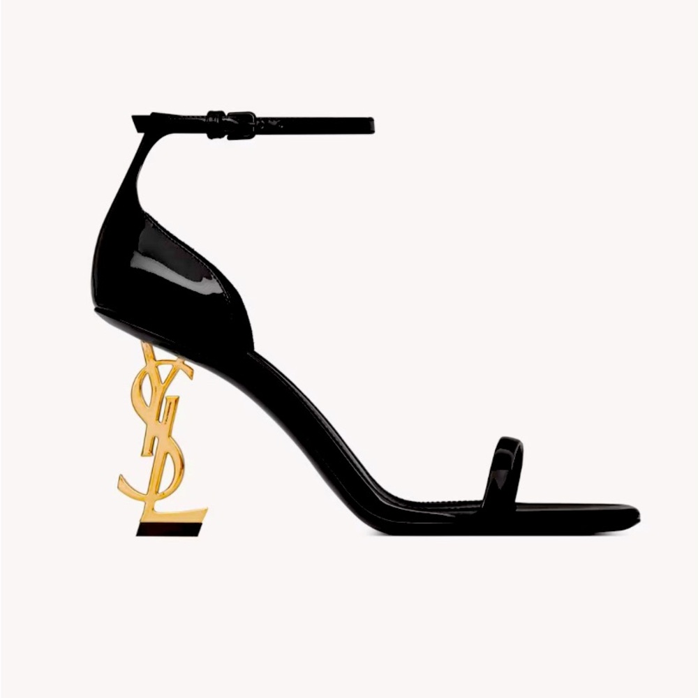 OPYUM SANDALS IN PATENT LEATHER
(BLACK)
Size 39 1/2 (Authentic)